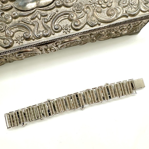 GORGEOUS Vintage Blue Crystal Bracelet - Picture 4 of 10